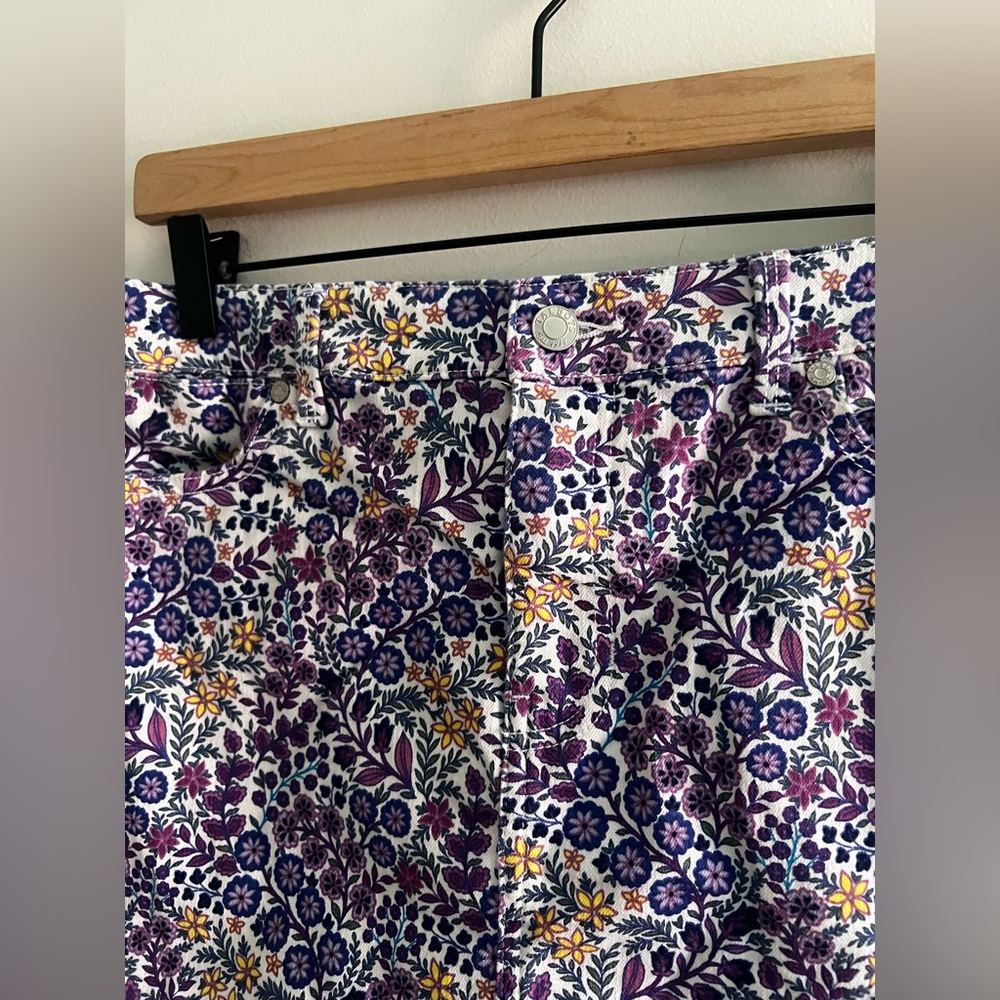 Talbots Floral A-Line Skirt Size 8 Purple Cotton Knee Length Classic Preppy - Picture 2 of 5